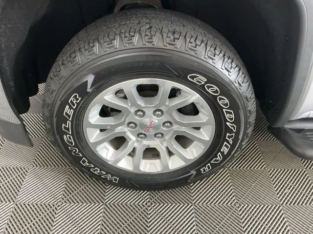 Used 2018 Quicksilver Metallic GMC SLE image 24