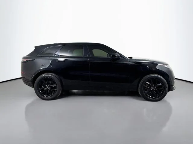 Used 2026 Santorini Black Metallic Land Rover Dynamic SE image 4