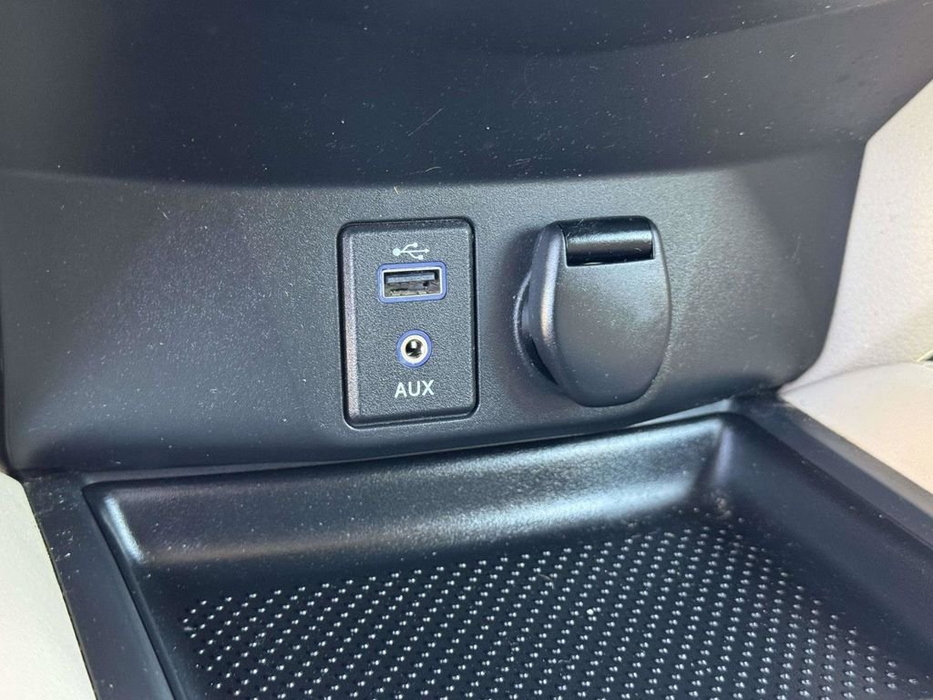 Used 2017 White Nissan SL image 10