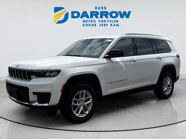 Used 2025 White Jeep Laredo image 1