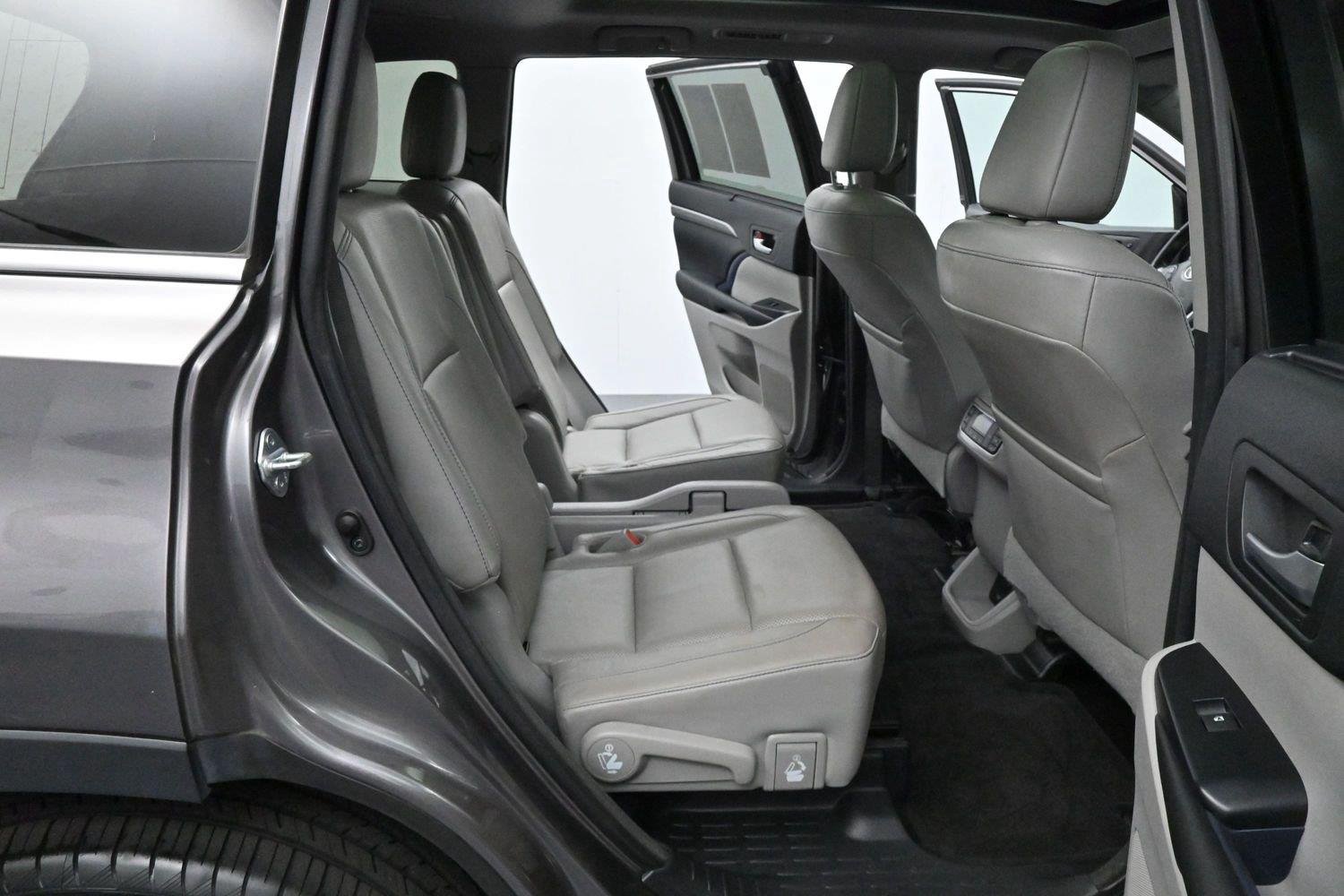 Used 2017 Predawn Gray Mica Toyota Limited image 35