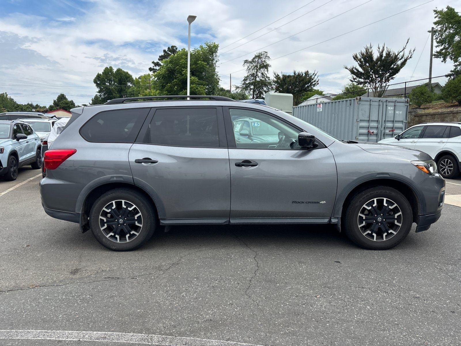 Used 2020  NISSAN SL image 6