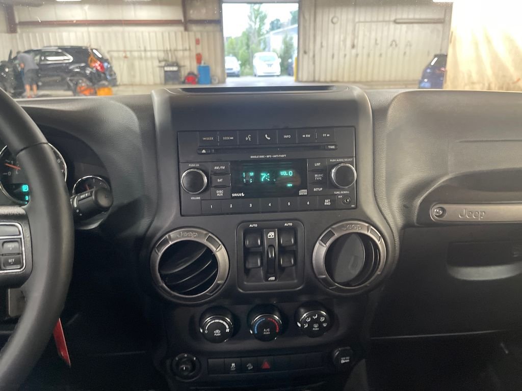 Used 2018 Gray Jeep Unlimited Sport image 19