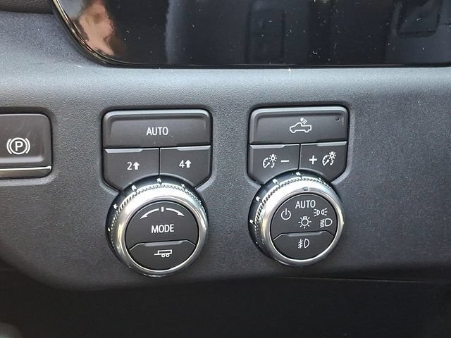 New 2026 Sterling Metallic GMC Elevation image 21