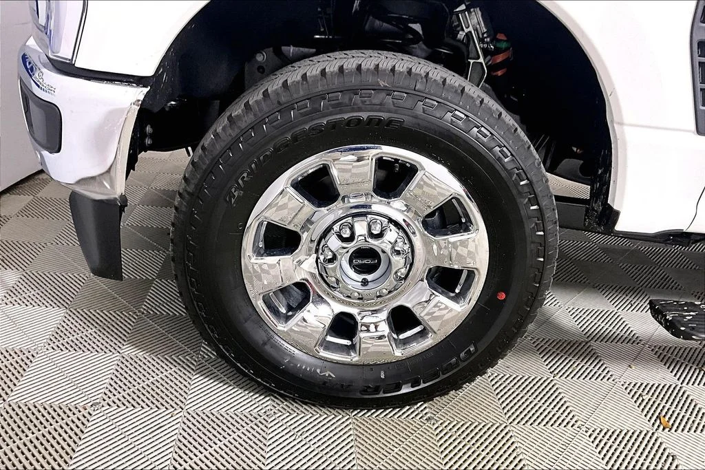 New 2026 Star White Metallic Tri-Coat Ford F-350® Lariat® image 11