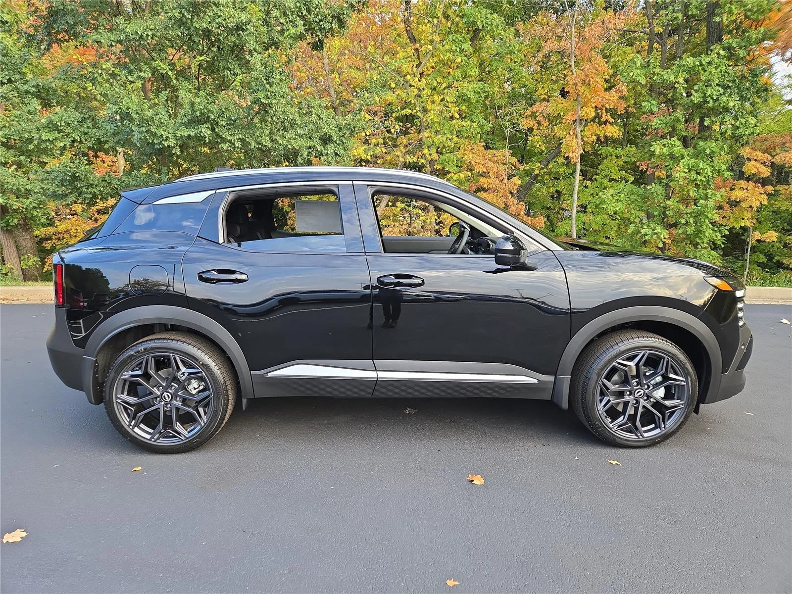 New 2026 Super Black Nissan SR image 2