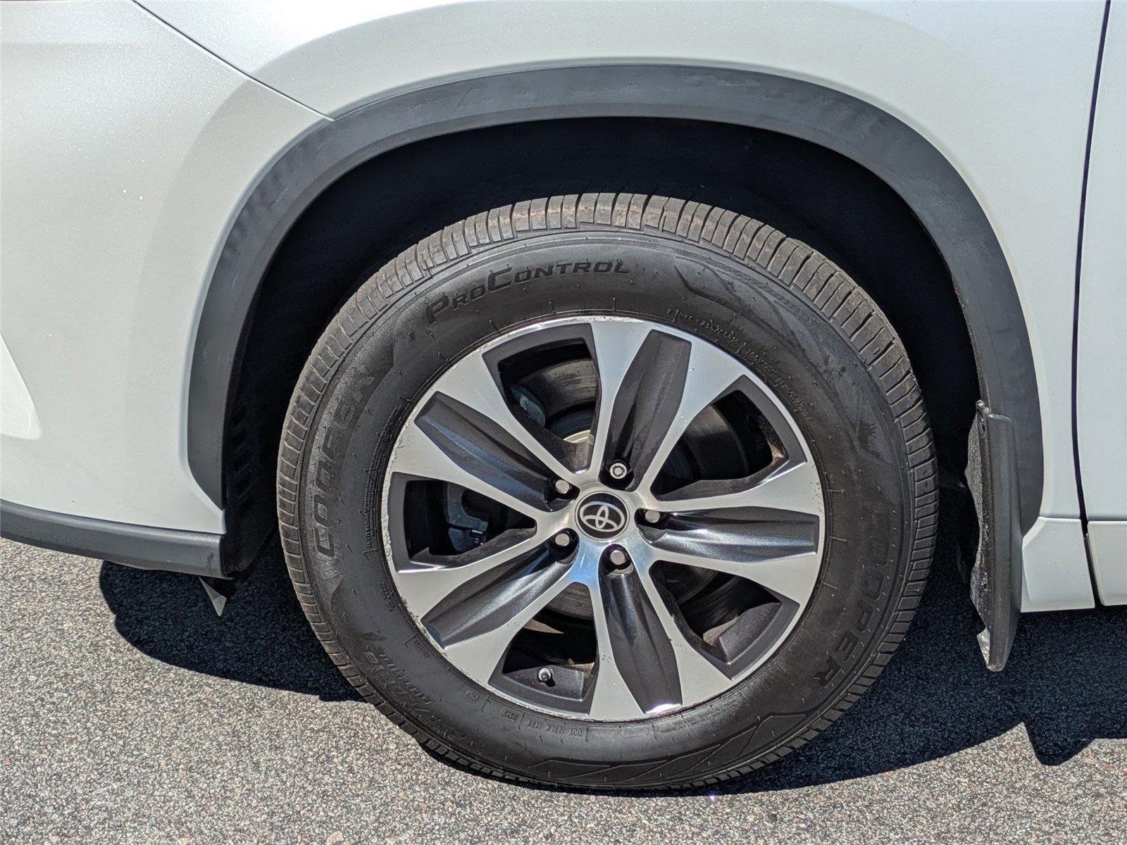Used 2022 Wind Chill Pearl Toyota XLE image 14
