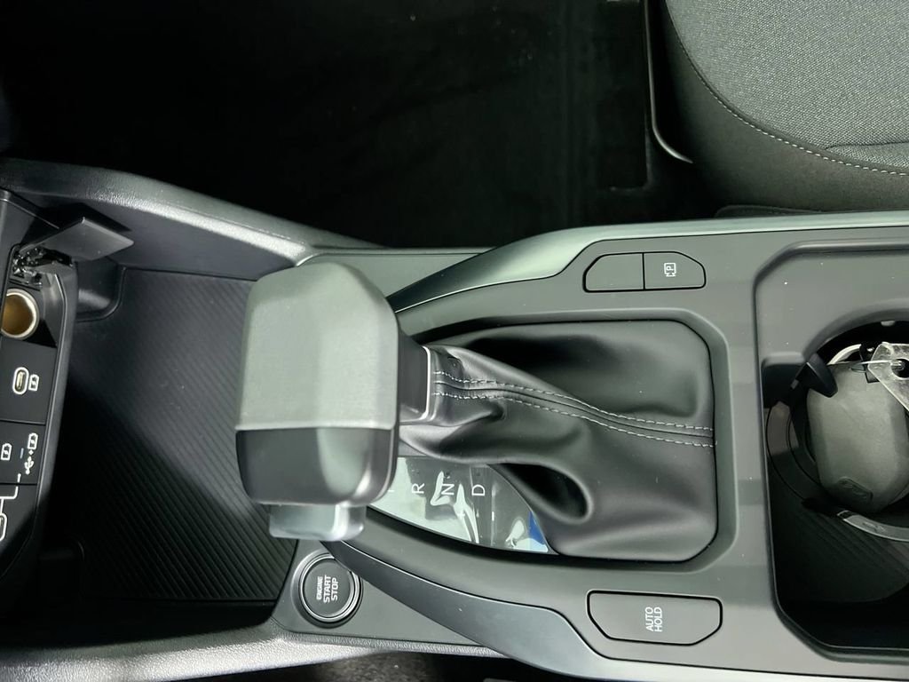 New 2026 Snow White Pearl Kia LXS image 22