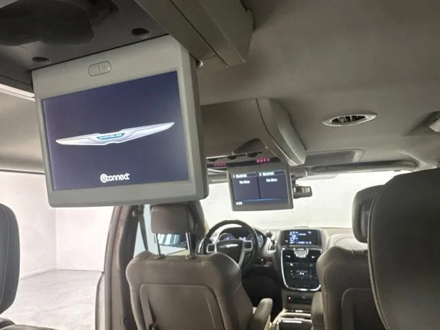 Used 2015 Beige Chrysler Limited image 23