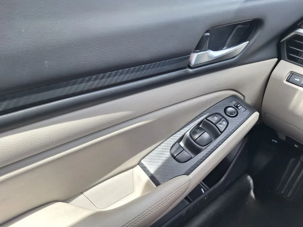 Used 2024 White Nissan 2.5 SV image 20
