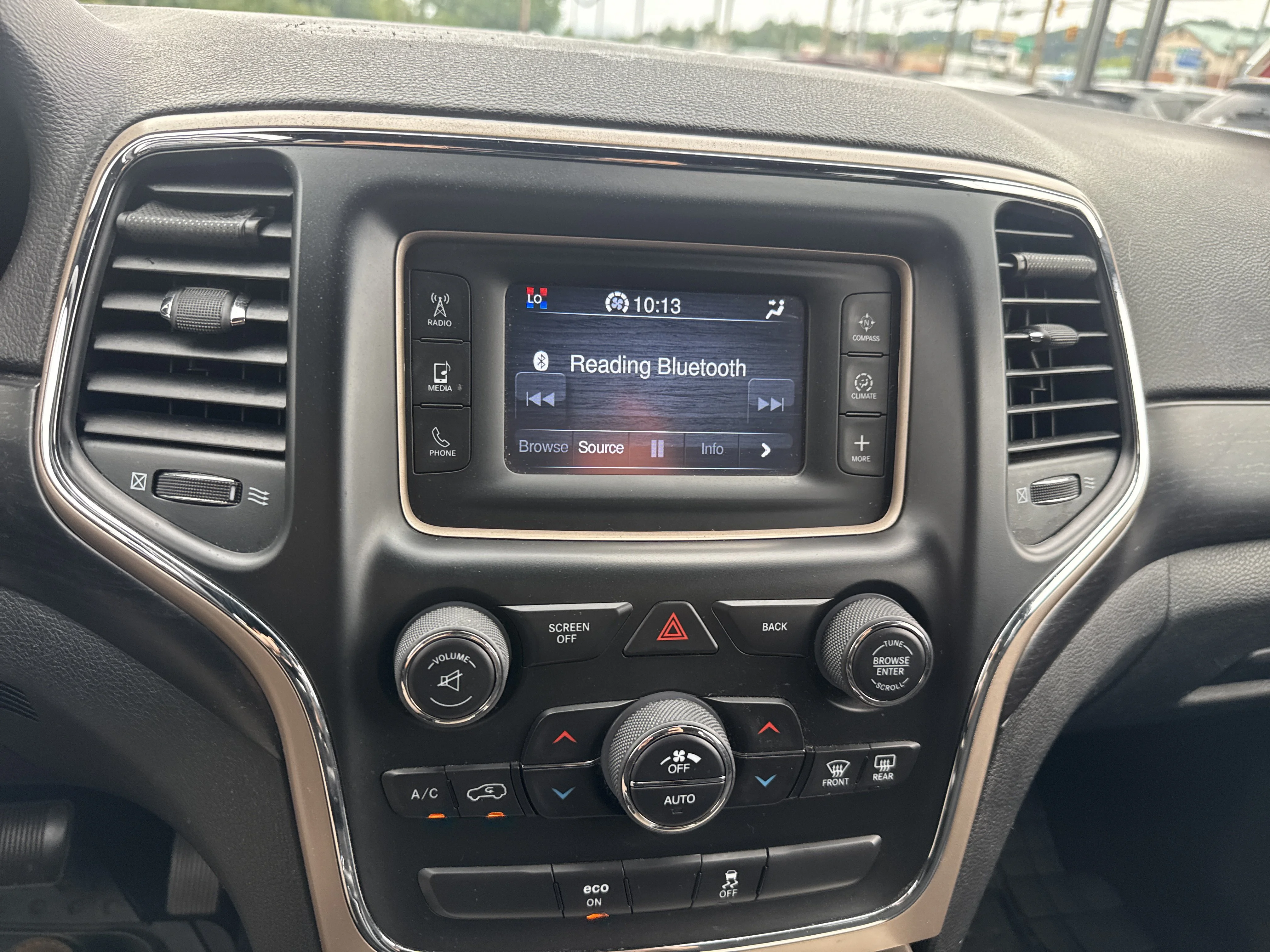 Used 2014 Maximum Steel Metallic Clearcoat Jeep Laredo image 23