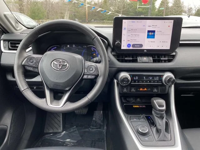 Used 2024  Toyota XLE Premium image 10