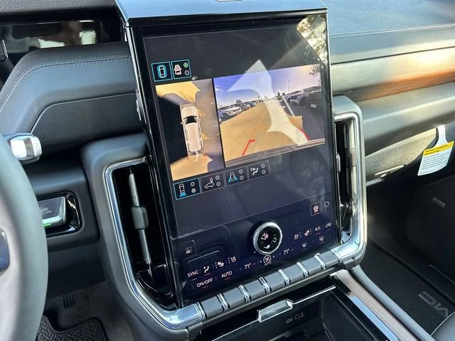 2027 GMC Yukon Denali - Photo 15