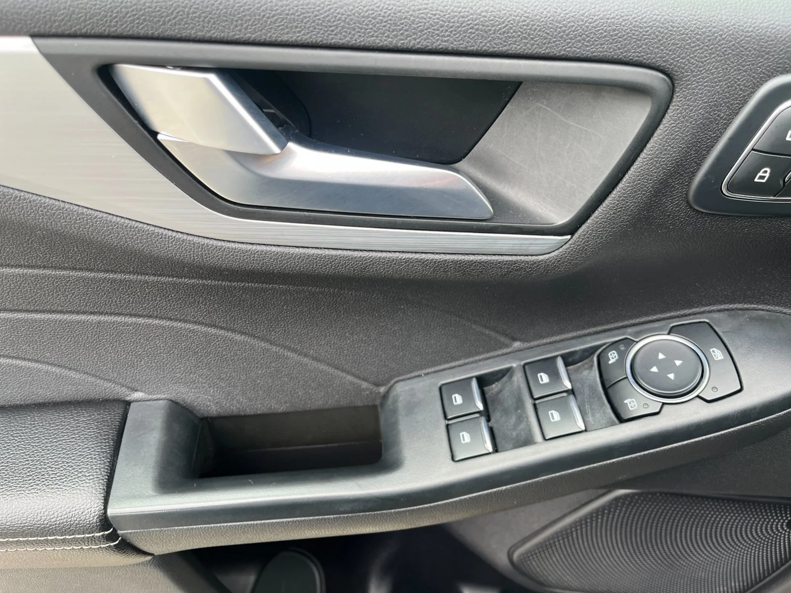 Used 2024 Carbonized Gray Metallic Ford Platinum image 11