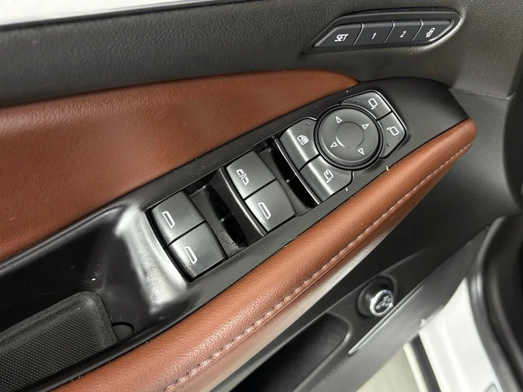 Used 2020 White Buick Avenir image 15