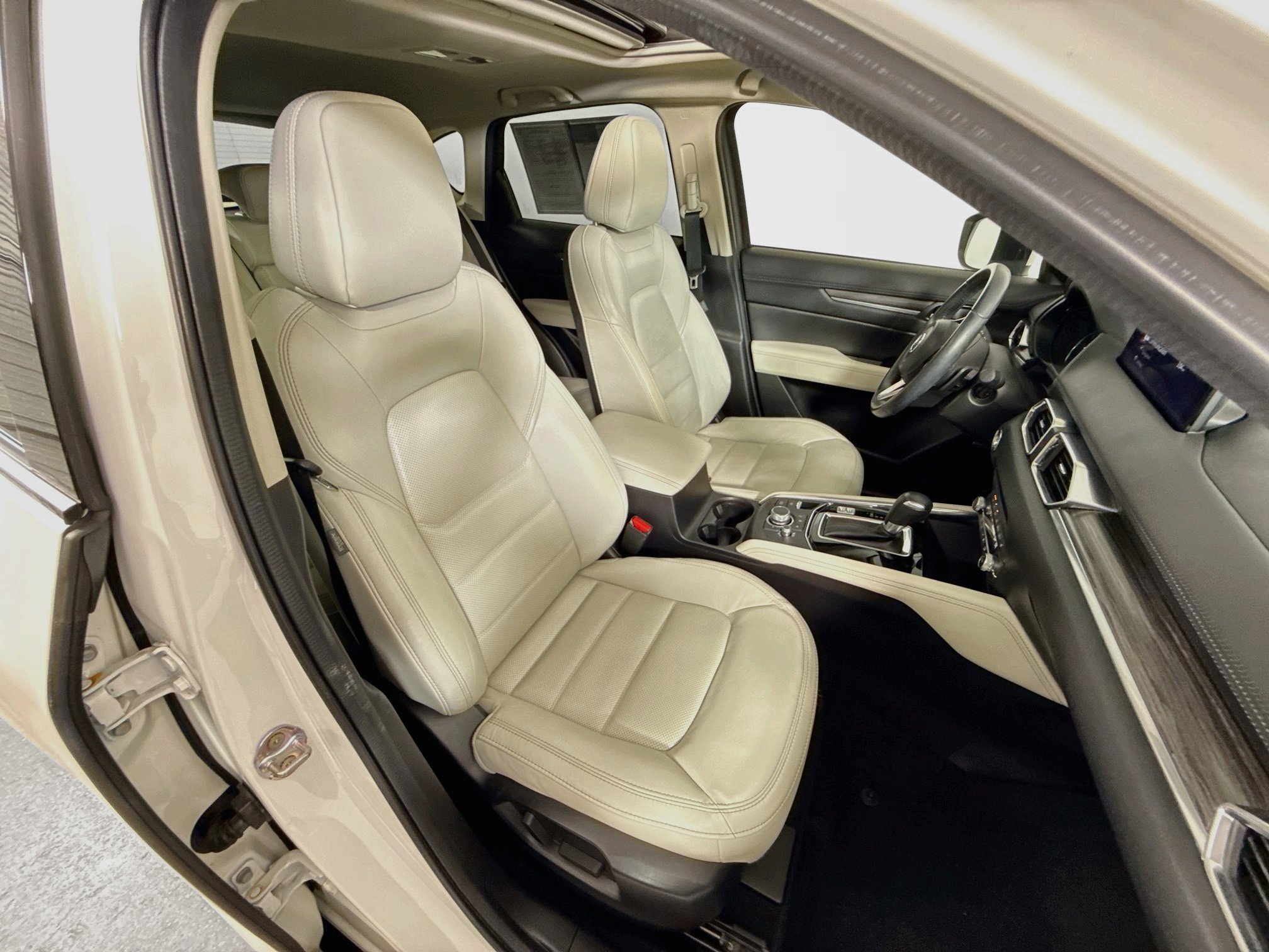 Used 2021 Snowflake White Pearl Mica Mazda Grand Touring image 30