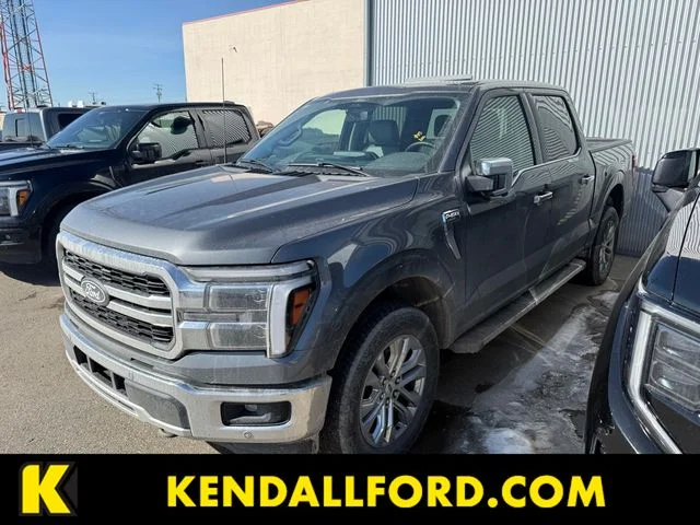 Used 2025  Ford Lariat image 1