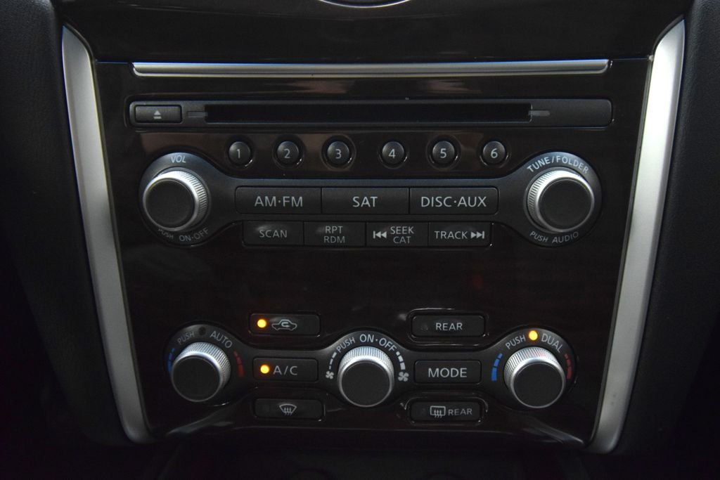 Used 2016 Silver Nissan Platinum image 31