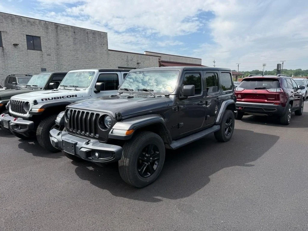 Used 2018 Red Jeep Unlimited Sahara image 2