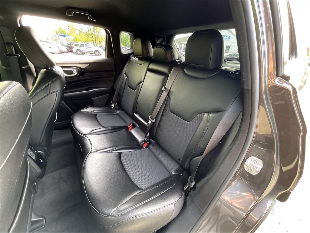 Used 2022 Gray Jeep Altitude image 25