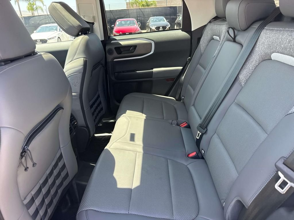 Used 2025 Oxford White Ford Badlands image 10