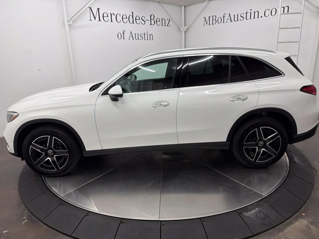 New 2027 White Mercedes-Benz GLC 300 image 4