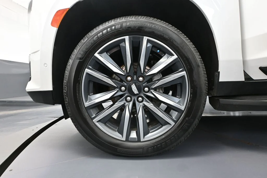 Used 2021 White Cadillac Sport image 19