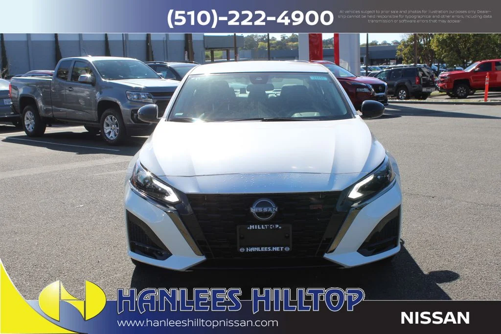 2025 Nissan Altima SR - Photo 4