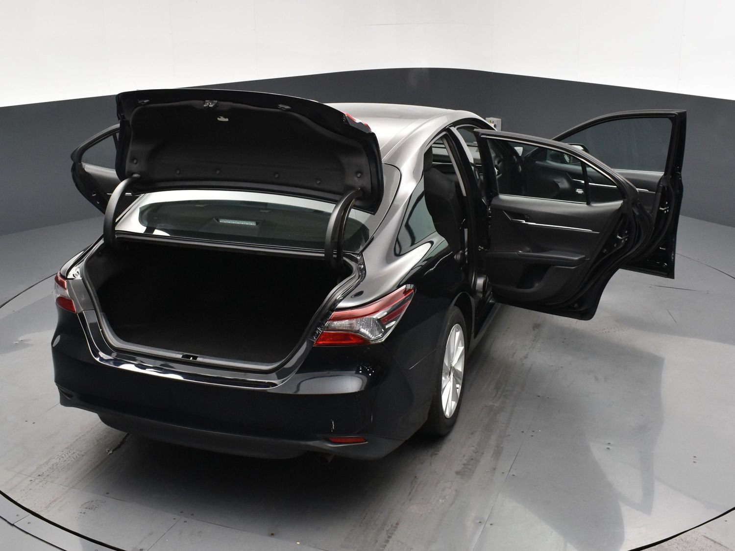 Used 2021 Midnight Black Metallic Toyota LE image 28