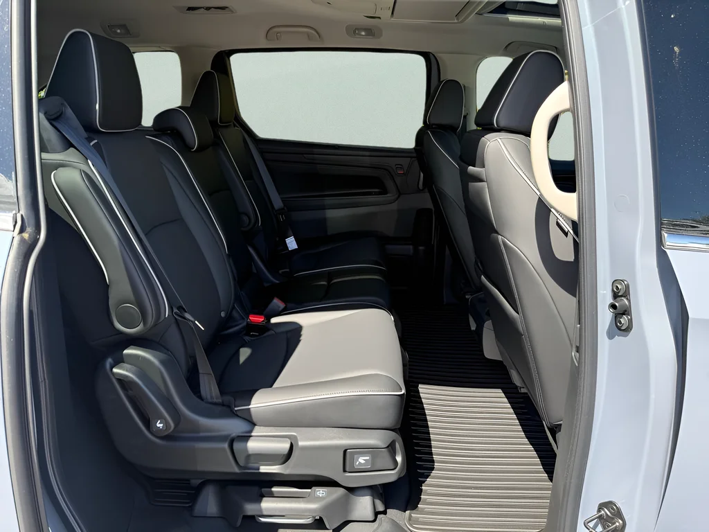 2026 Honda Odyssey Elite - Photo 14
