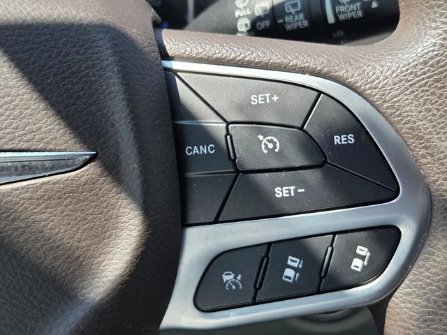 Used 2019 White Chrysler Touring Plus image 27