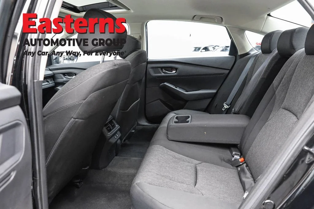 Used 2025 Black Honda SE image 21