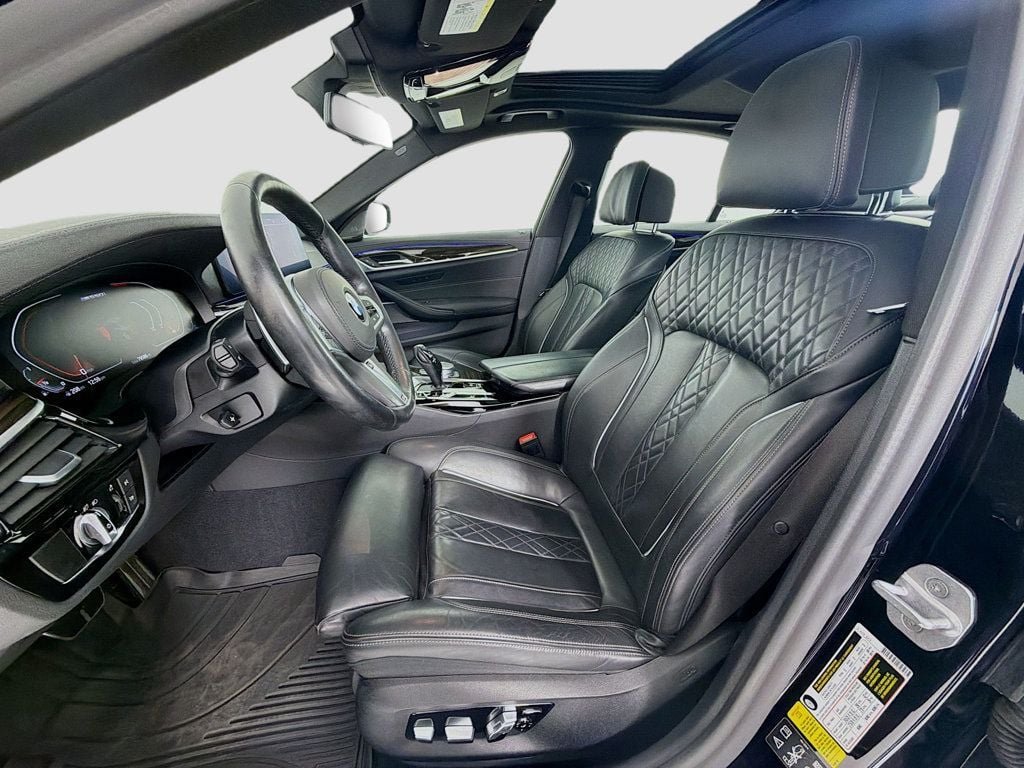 Used 2021 Carbon Black Metallic BMW M550i xDrive image 23