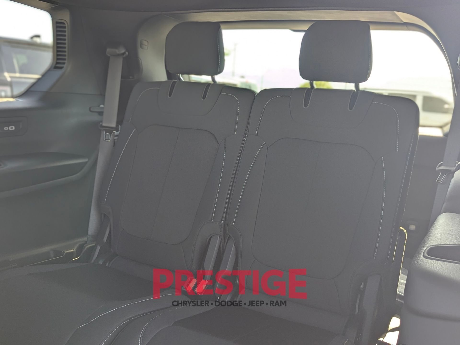 New 2026 Diamond Black Crystal Pearlcoat Jeep Laredo image 29