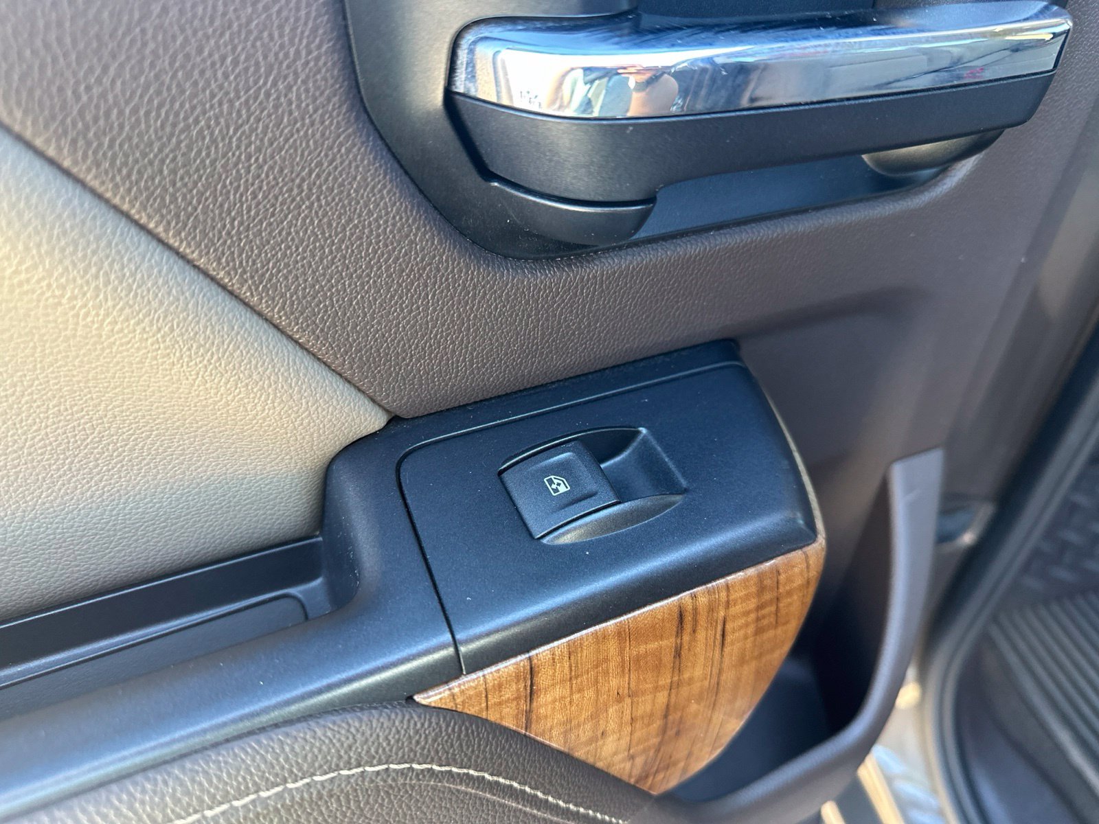 Used 2014 Brown GMC SLE image 22