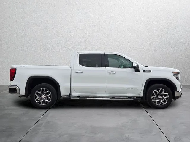 Used 2024 White GMC SLT image 5