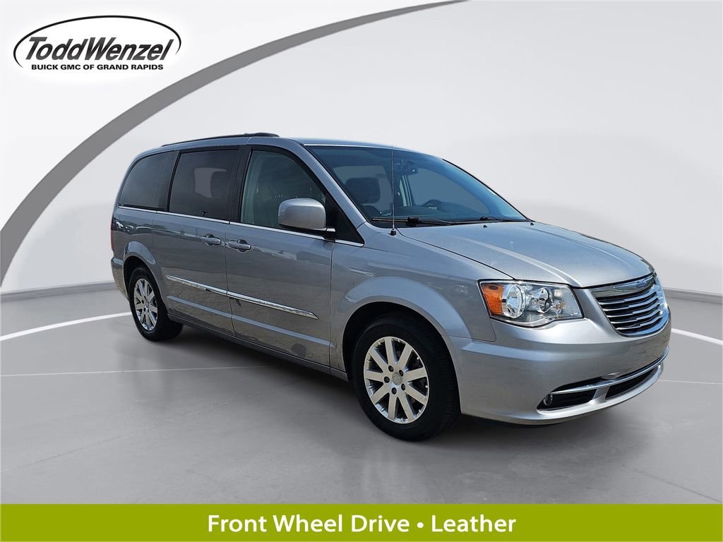 2015 Chrysler Town & Country Touring's photo