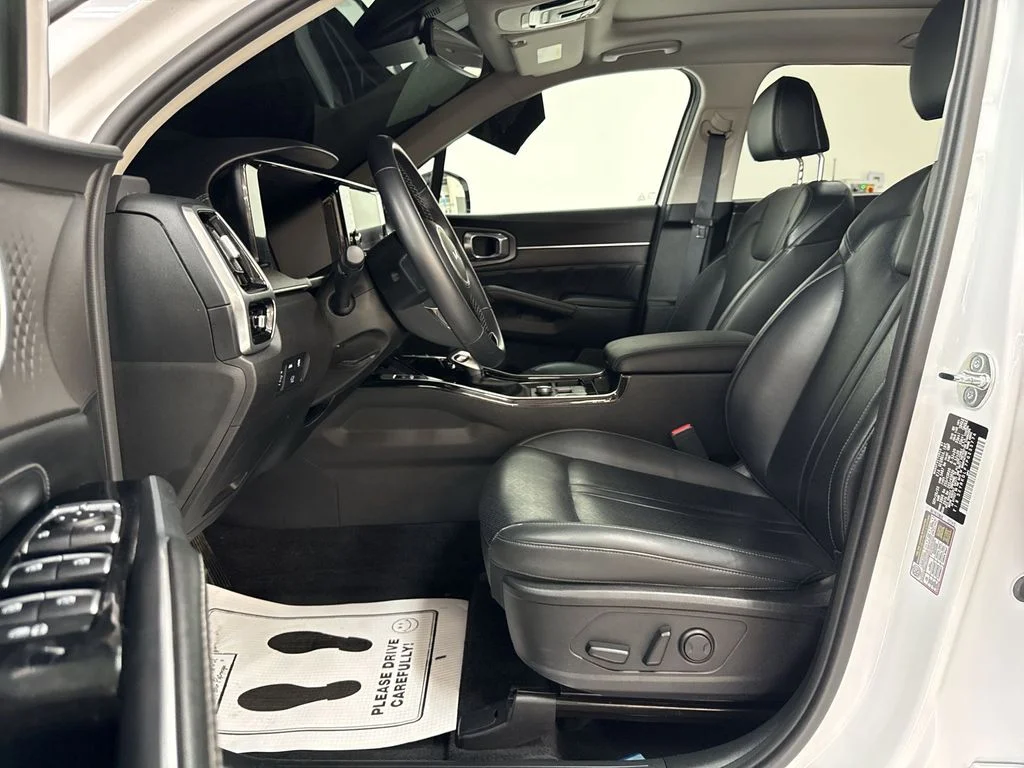 Used 2023 White Pearl Kia SX image 12