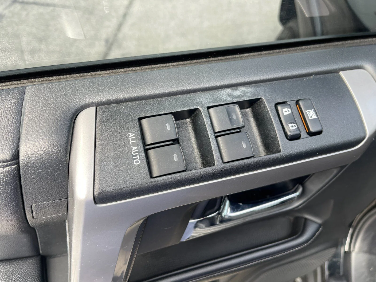 Used 2019 Black Toyota SR5 image 13