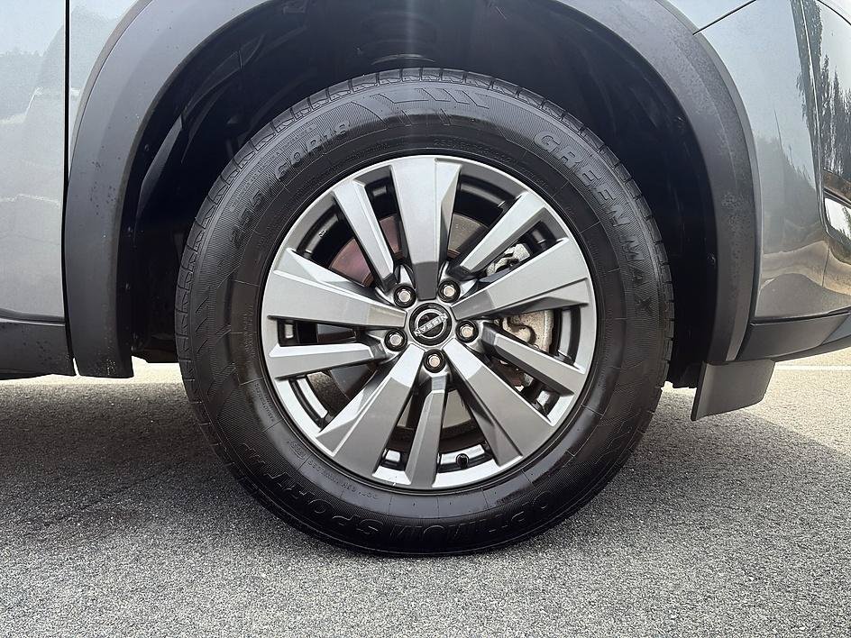 Used 2025 Super Black Nissan SV image 12