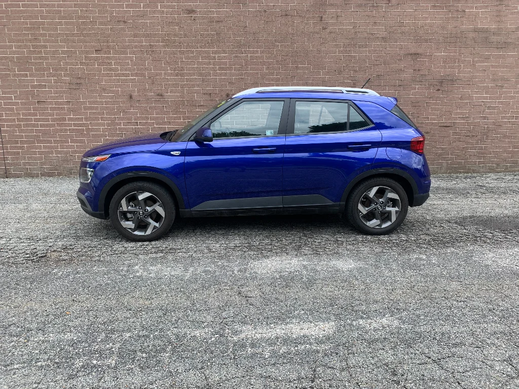 Used 2025 Intense Blue Hyundai SEL image 2