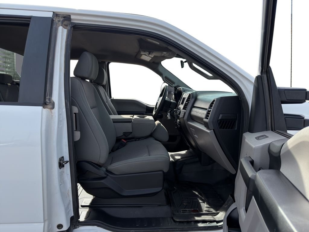 Used 2020 White Ford XL image 30