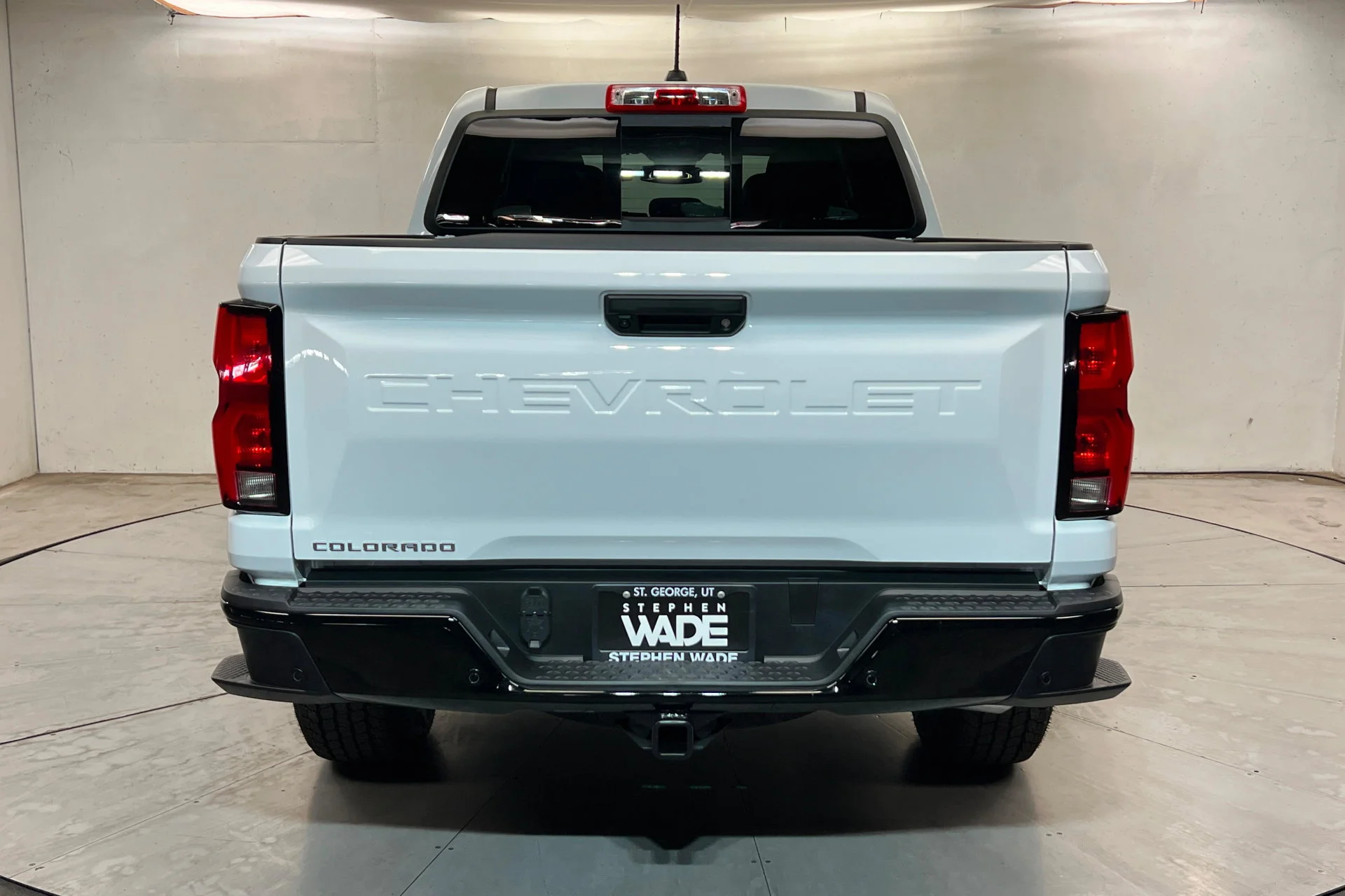 New 2026 Summit White Chevrolet Z71 image 4