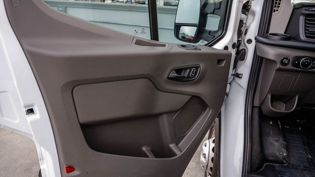 Used 2024 Oxford White Ford Base image 23