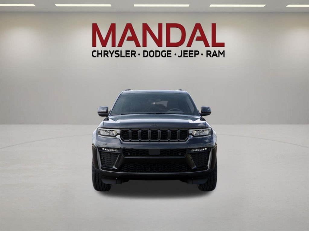 New 2026 Diamond Black Crystal Pearlcoat Jeep Limited image 6