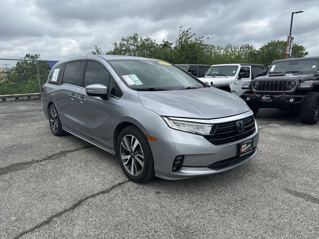 Used 2021 Honda Odyssey Touring with VIN 5FNRL6H81MB039487 for sale in Kansas City