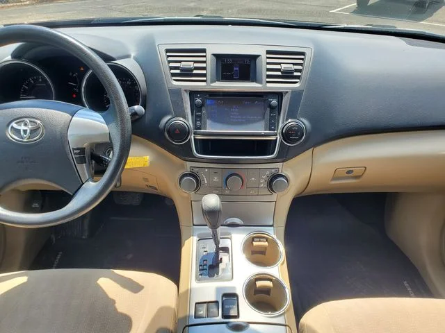 Used 2013 Red Toyota Base image 14