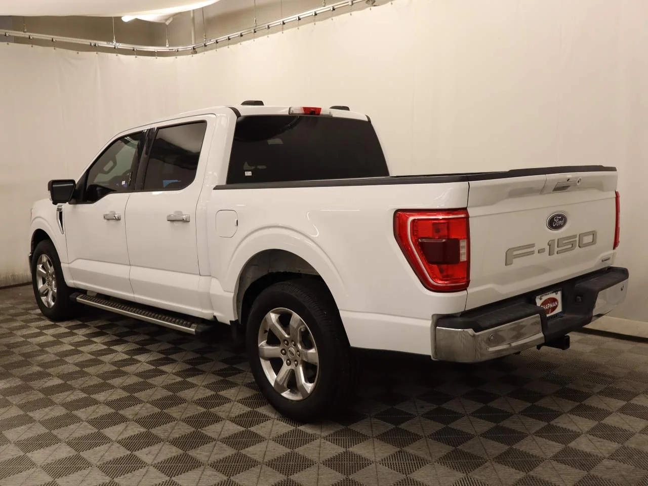 Used 2022 Oxford White Ford XLT Crew Cab image 3