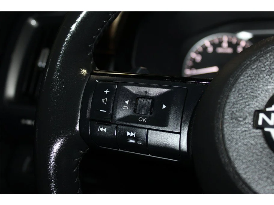 Used 2022 Super Black Nissan SL image 24