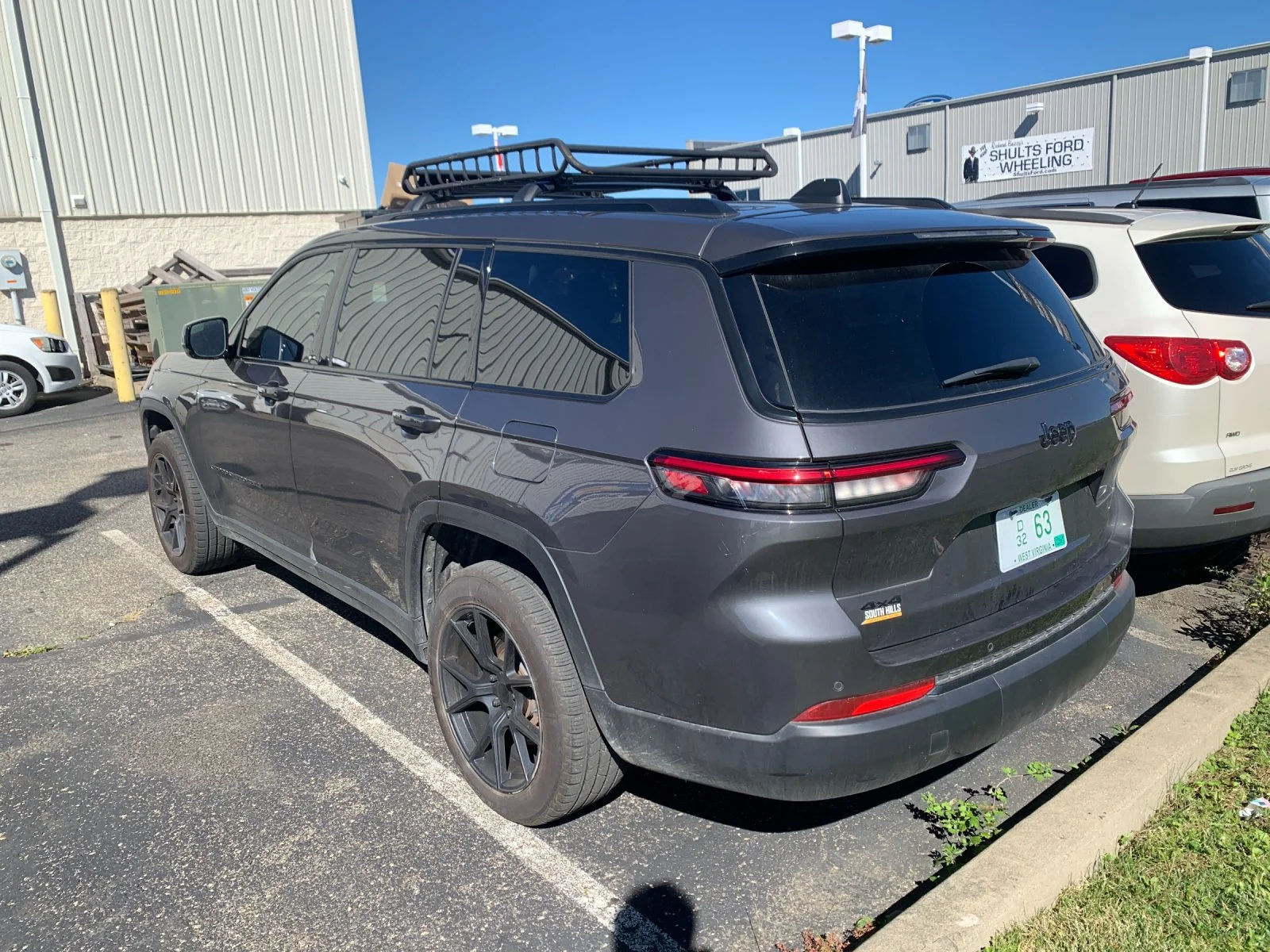 Used 2025 Gray Jeep Altitude X 4x4 image 4